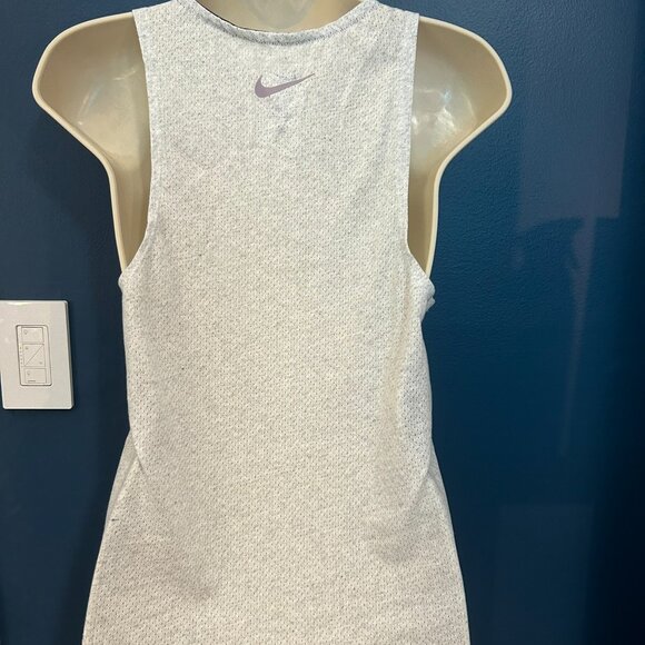 New Ladies Nike Trail Tank Size Small - Picture 2 of 2